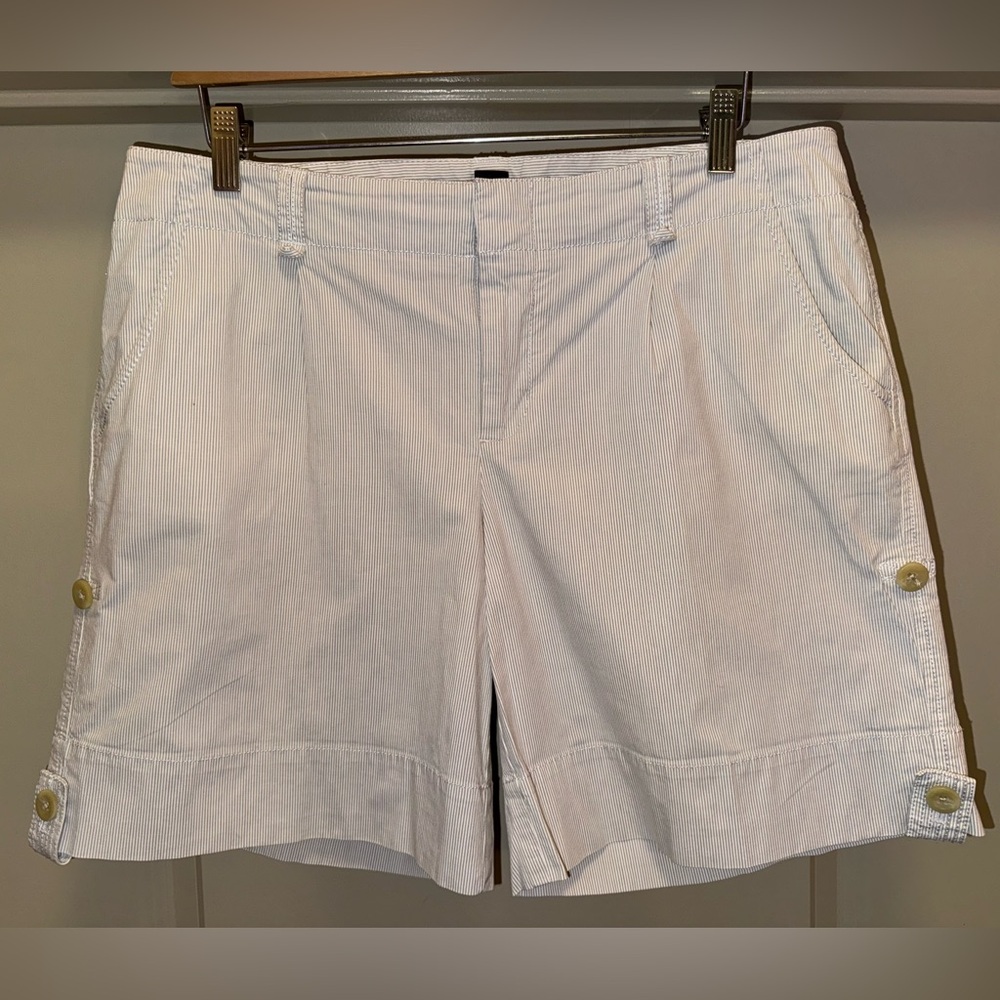 GAP Women’s Shorts Gray Stripes and White Size 10 - Picture 2 of 13
